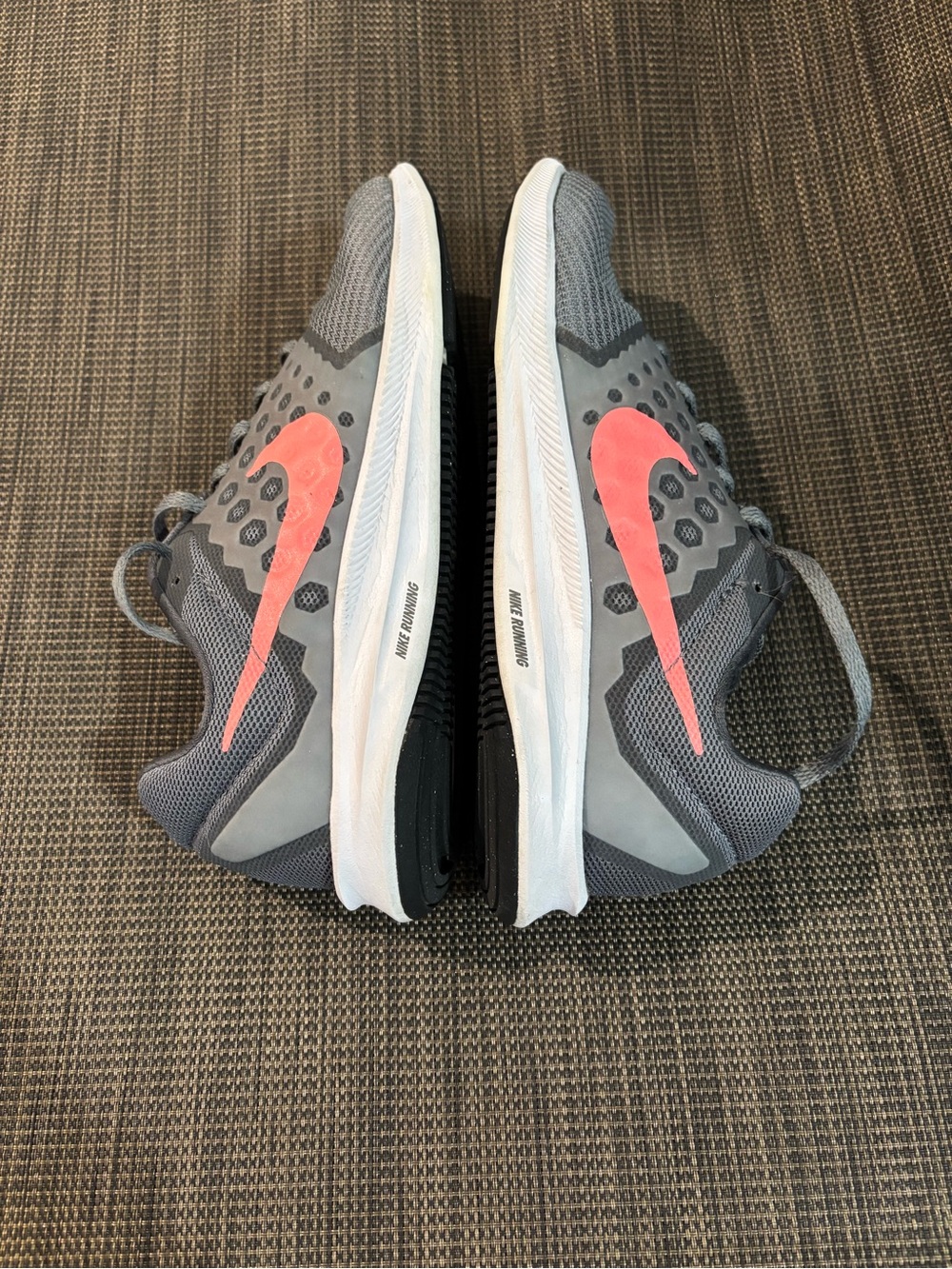 💕SALE💕Nike Women’s Gray and Coral Athletic Running Shoes